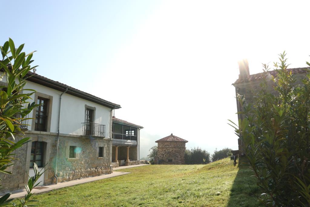 Hotel Casona Cuervo Сан-Тирсо-де-Кандамо Экстерьер фото