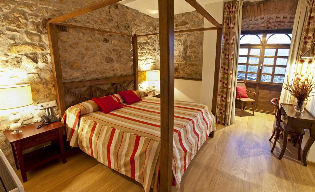 Hotel Casona Cuervo Сан-Тирсо-де-Кандамо Экстерьер фото