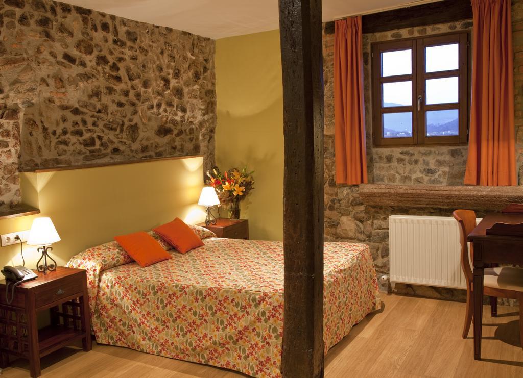 Hotel Casona Cuervo Сан-Тирсо-де-Кандамо Экстерьер фото