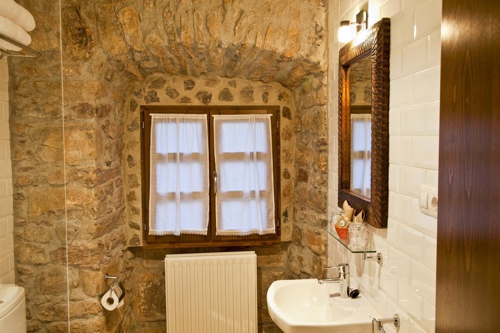 Hotel Casona Cuervo Сан-Тирсо-де-Кандамо Экстерьер фото