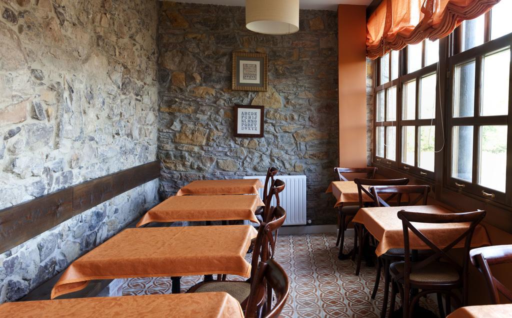 Hotel Casona Cuervo Сан-Тирсо-де-Кандамо Экстерьер фото