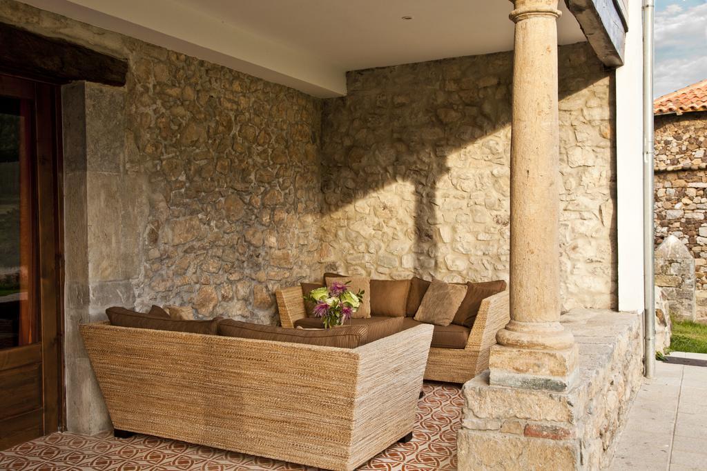 Hotel Casona Cuervo Сан-Тирсо-де-Кандамо Экстерьер фото