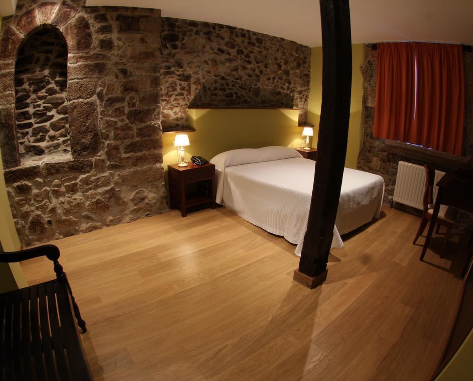 Hotel Casona Cuervo Сан-Тирсо-де-Кандамо Экстерьер фото