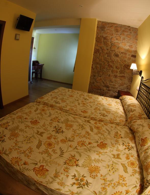 Hotel Casona Cuervo Сан-Тирсо-де-Кандамо Экстерьер фото