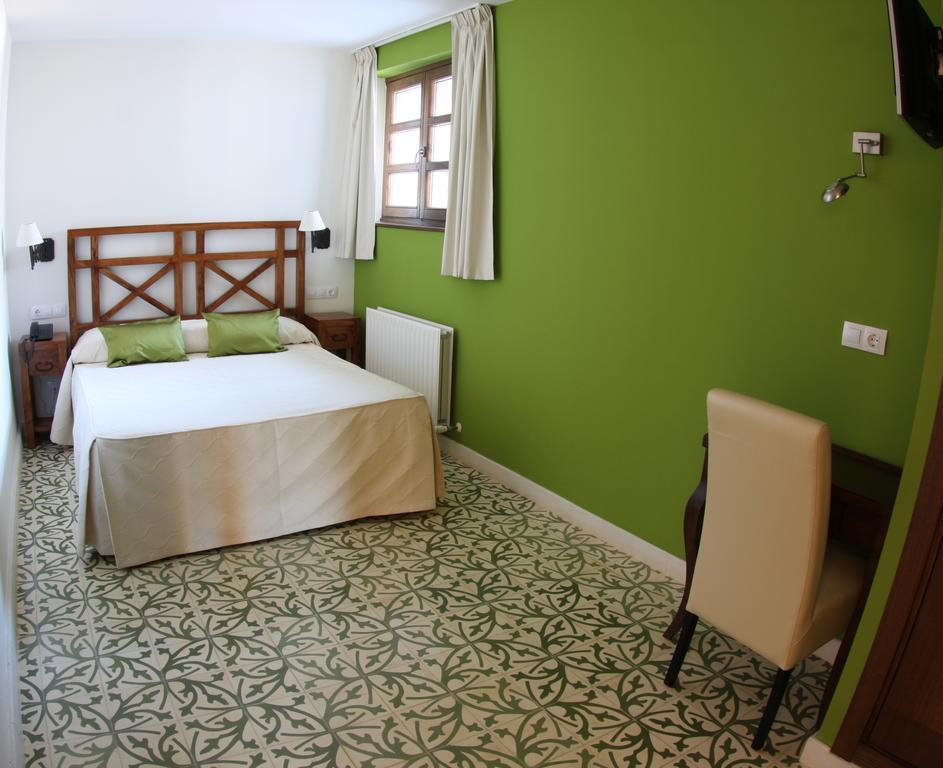 Hotel Casona Cuervo Сан-Тирсо-де-Кандамо Экстерьер фото
