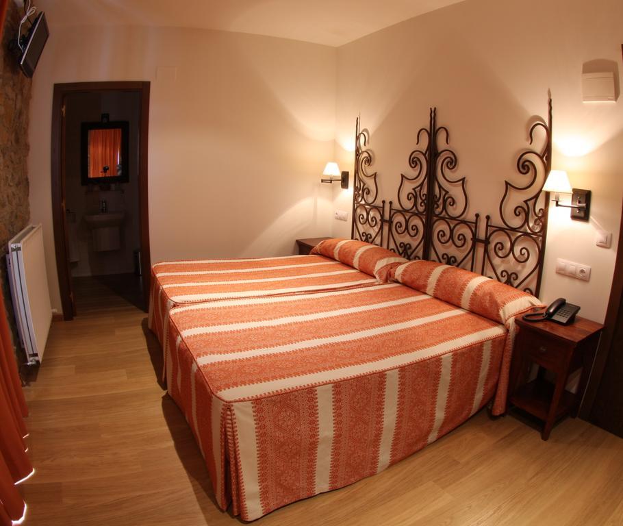 Hotel Casona Cuervo Сан-Тирсо-де-Кандамо Экстерьер фото
